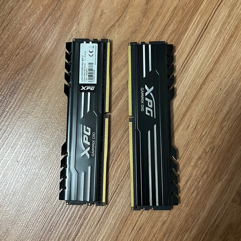 XPG GAMMIX D10 8GB DDR4 3000 MHz AX4U3000W4G16-DBG